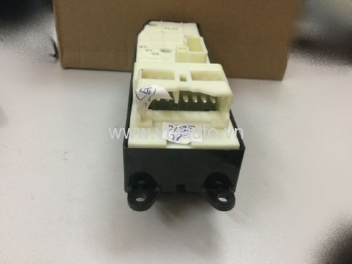 Công tắc lên kính tổng Toyota Corolla 1998-2001