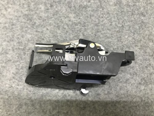 Tay mở cửa trong trước trái Daewoo Nubira 