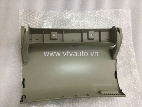 Nắp cốp phụ phía trên Toyota Innova  