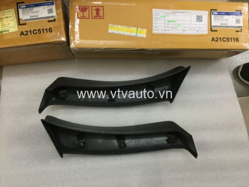 Ốp dè trước hai bên Ford Ranger 2002-2005  