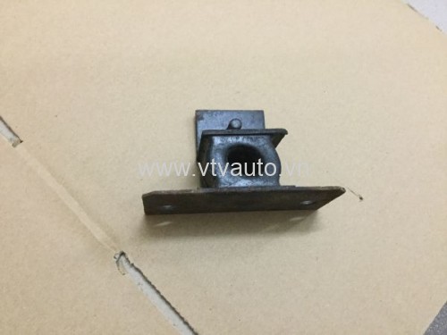 Chân đệm ống xả Mitsubishi Pajero V33  
