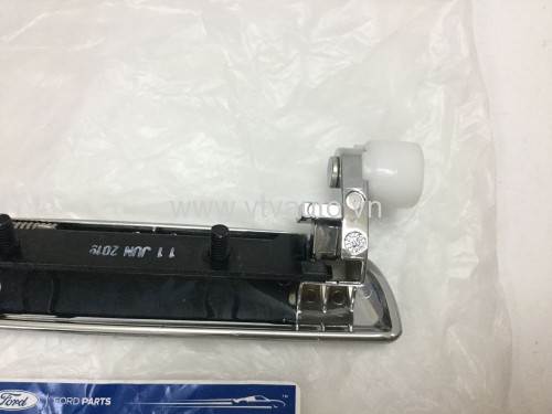 Tay mở ngoài sau phụ xịn Ford Everest 2001- 2005