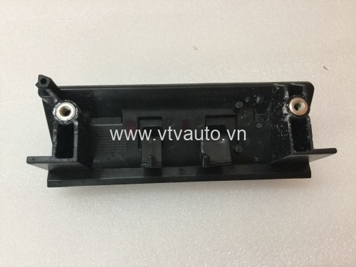 Tay mở cửa hậu Ford Escape 2.3