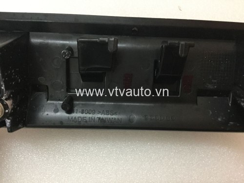 Tay mở cửa hậu Ford Escape 2.3
