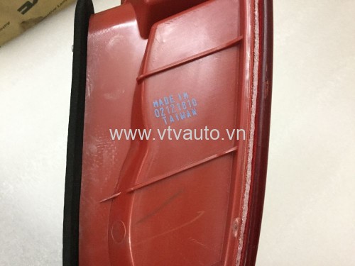 Đèn hậu bên phải Mitsubishi Lancer 1998-2001