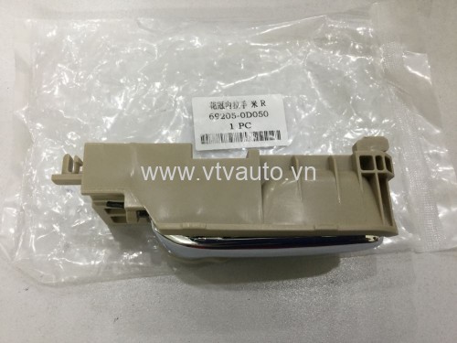 Tay mở trong bên phải Toyota Innova 2007-2015