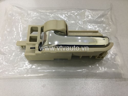 Tay mở trong bên trái Toyota Innova 2007-2015