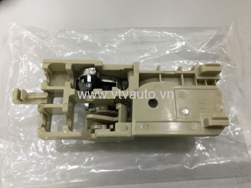 Tay mở trong bên trái Toyota Innova 2007-2015