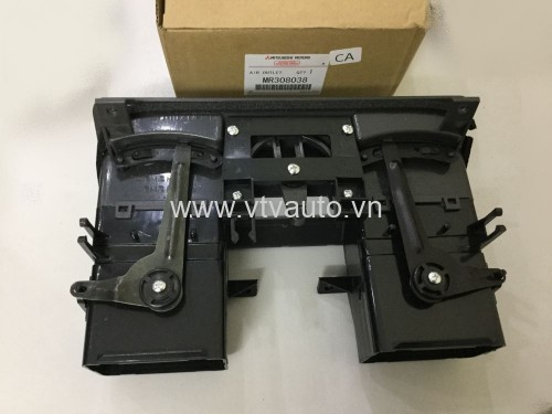 Cửa gió điều hòa giữa Mitsubishi Pajero v33