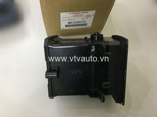 Cửa gió điều hòa bên phải Mitsubishi Pajero v33