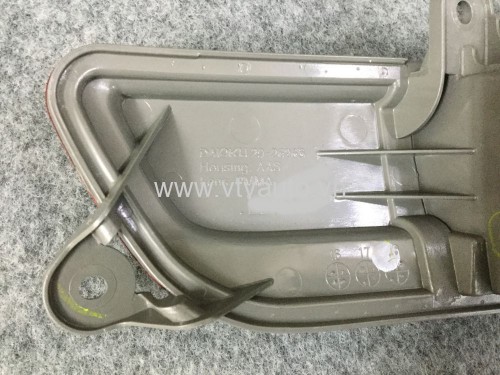 Đèn phản quang sau bên trái Mitsubishi Zinger