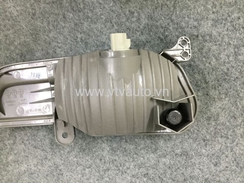 Đèn phản quang sau bên phải Mitsubishi Zinger