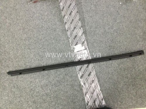 Nẹp chân kính trong trước trái Toyota Fortuner 2008-2015