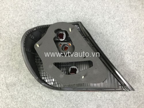 Đèn hậu ngoài phải Toyota Camry 2002-2005
