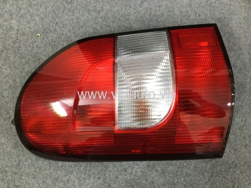 Đèn hậu bên phải Mercedes_Benz MB100