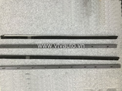Bộ 4 cái nẹp chân kính trong Daewoo Nubira