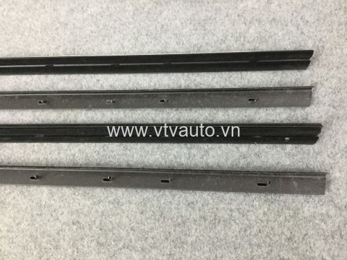 Bộ 4 cái nẹp chân kính trong Daewoo Nubira