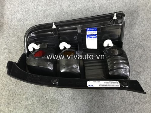 Đèn hậu trái Ford Escape 2002-2005