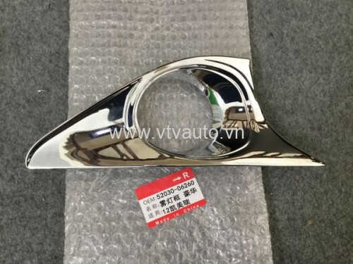 Ốp đèn gầm bên phải Toyota Camry 2012-2015