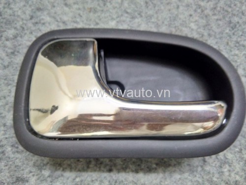 Tay  mở cửa trong LH  Ford  Laser, Mazda  323 (hàng thường)