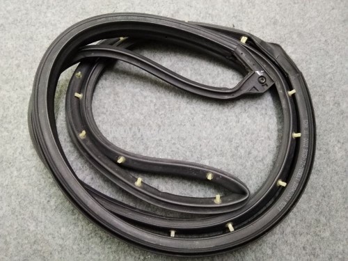 Gioăng cánh cửa sau trái Mazda 323,Ford Laser,Kia Spectra