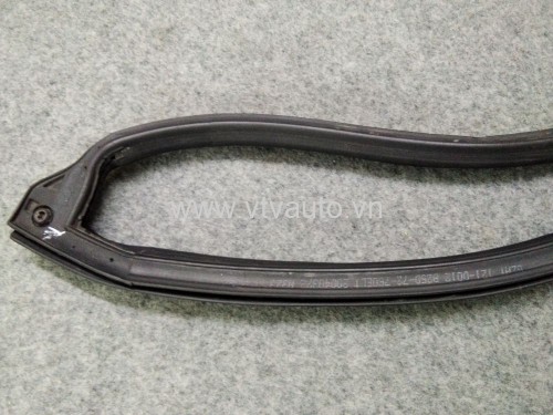 Gioăng cánh cửa sau trái Mazda 323,Ford Laser,Kia Spectra