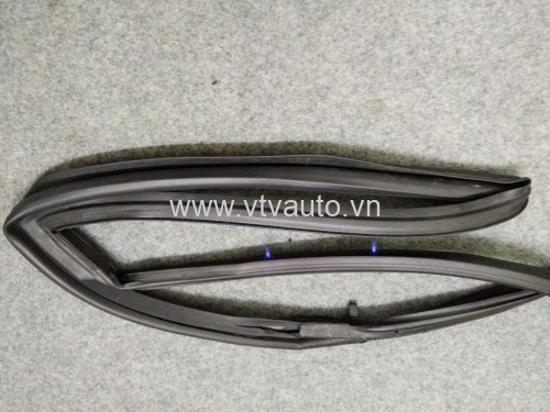 Gioăng cánh cửa trước phải Mitsubishi Pajero V31, V32, V33