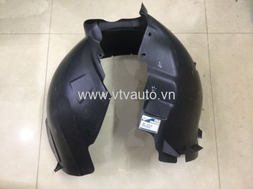 Chắn bùn lòng dè bên trái Ford Focus 1.8, 2011 Hatback số tự động
