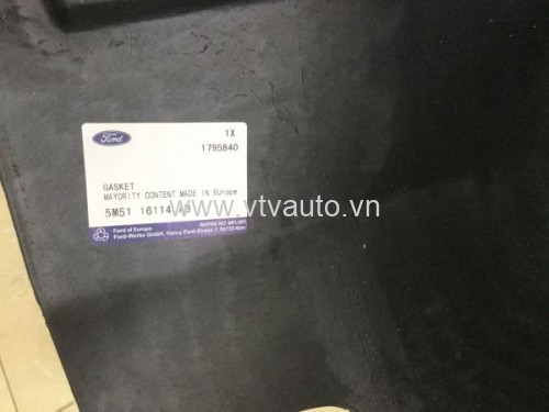 Chắn bùn lòng dè bên phải Ford Focus 1.8, 2011 Hatback số tự động