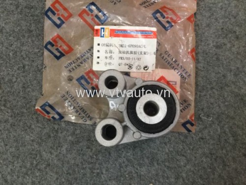 Giá bắt chân máy sau Ford Focus 1.8, 2011 Hatback số tự động.