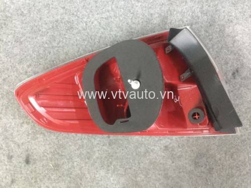 Đèn hậu ngoài bên phải Ford Fiesta 2010-2014