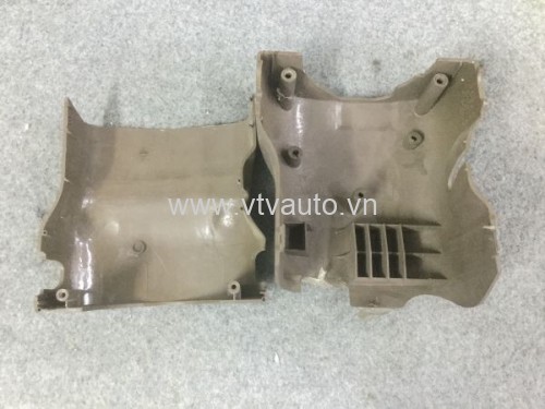 Ốp nhựa góc trụ a trái dưới trong bãi Toyota Camry 1995