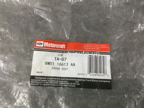 Ốp nhựa che két nước trên Ford Focus 2008-2012
