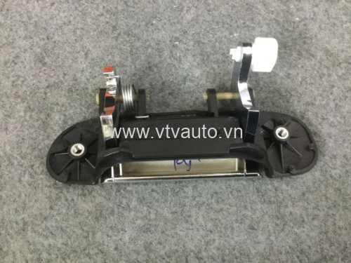 Tay mở ngoài sau phải Ford Laser 2002