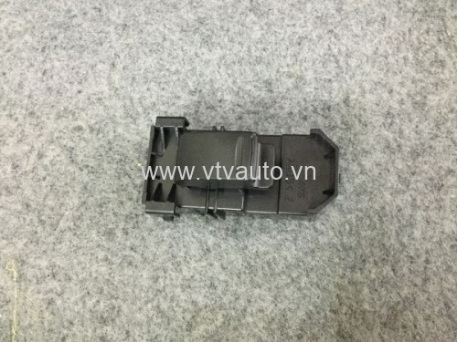 Công tắc lên kính sau bên trái Toyota Land Cruiser 1998-2007