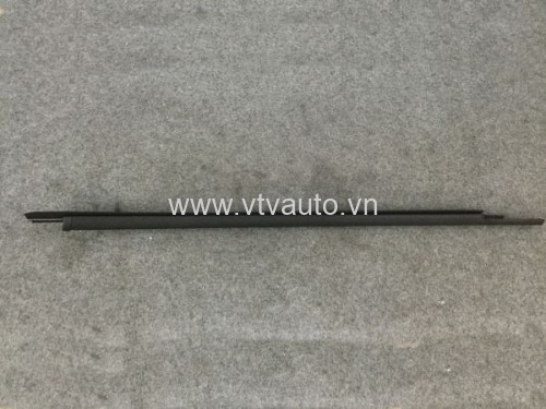 Nẹp chân kính sau phải Chevrolet Colorado 2016-2019