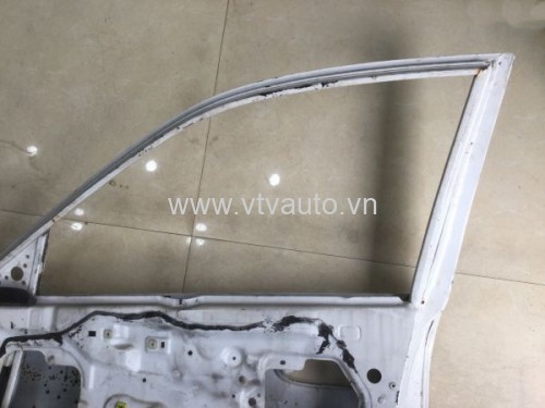 Cánh cửa trước phải bãi Mazda 626, 2001-2004