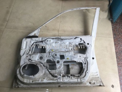 Cánh cửa trước phải bãi Mazda 626, 2001-2004