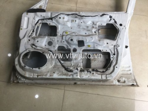 Cánh cửa trước phải bãi Mazda 626, 2001-2004