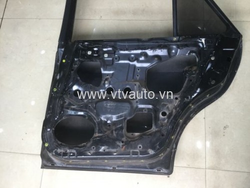 Cánh cửa sau phải bãi Mazda 626, 2001-2004