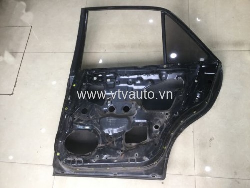Cánh cửa sau phải bãi Mazda 626, 2001-2004