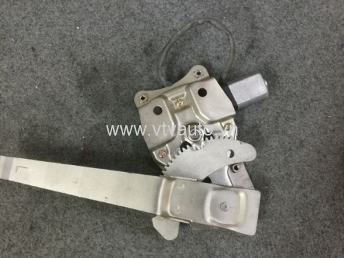 Compa lên kính sau lái Mazda 323, 2003