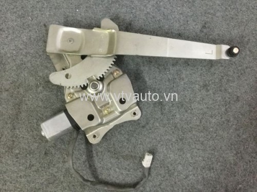 Compa lên kính sau lái Mazda 323, 2003