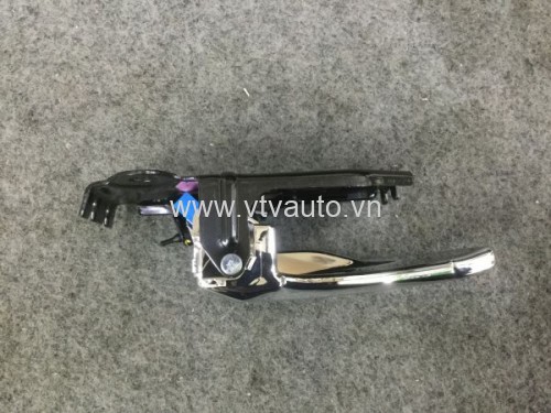 Tay mở trong trước trái Hyundai Santafe Gold
