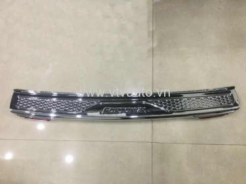 Ốp chống xước bậc cửa hậu Toyota Fortuner 2012-2016