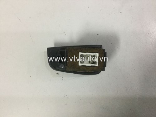 Công tắc đơn lên kính sau lái (liền ốp) bãi Toyota Camry 1995