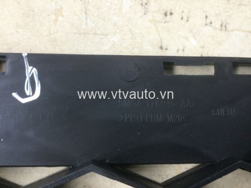 Lưới ba đờ xốc trước Ford Focus 2005-2008