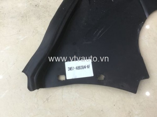 Chắn bùn gầm dưới két nước Ford Focus 2005-2008