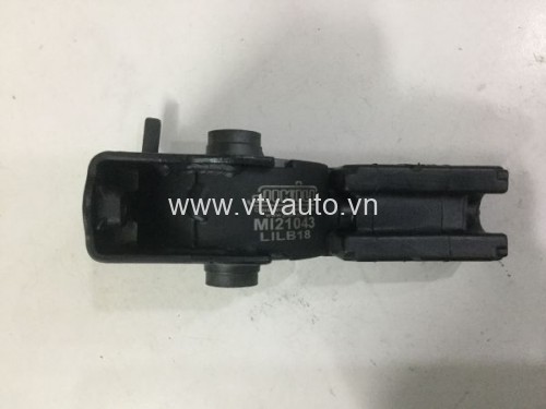 Chân máy phía trước ngay két nước Toyota Corolla Altis 2002-2007