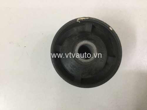 Chân máy trước dưới két nước Toyota Corona 1992